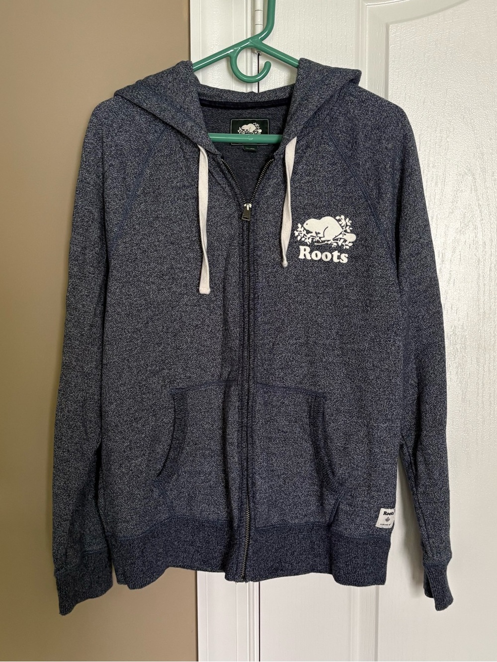 Roots Women’s Zip-Up Sweatshirt. Size XL.